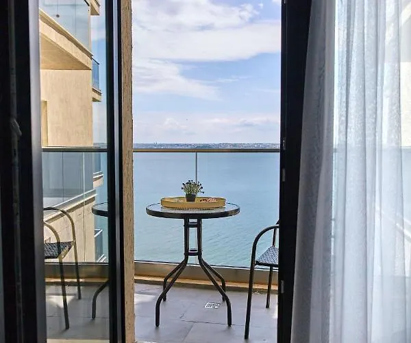 Garsoniera Alegria Solid House アパート *